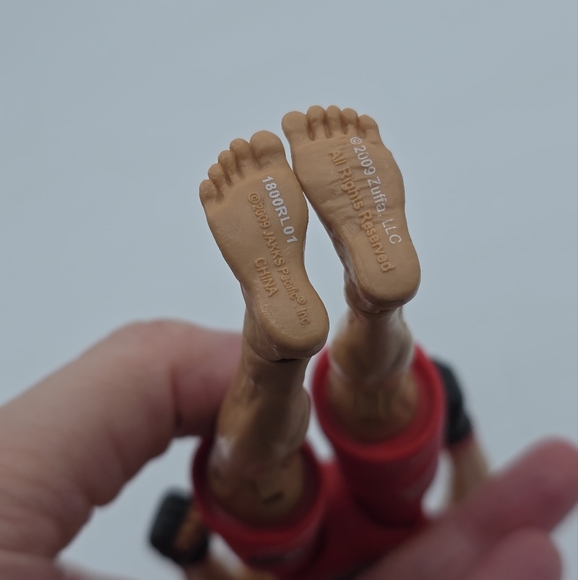 UFC Deluxe Matt Hamil Action Figure - Picture 4 of 9